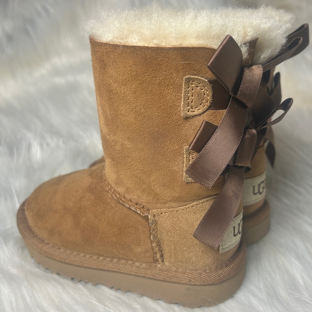 UGG Boots UGG Toddler Girls Kids Bailey Bow II Boots Size 6 Chestnut UGG Booties - Picture 3 of 16